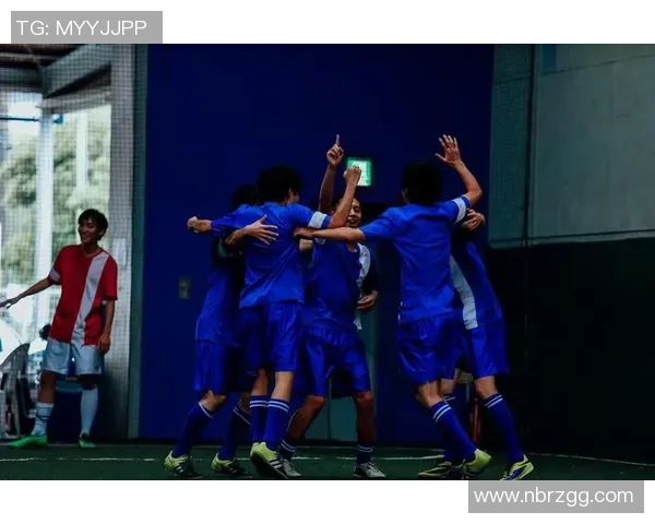 足球赛场上的激情与欢呼让我们一起感受比赛的魅力与团队的精神